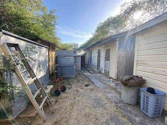 2nd image of 2805 Chihuahua St