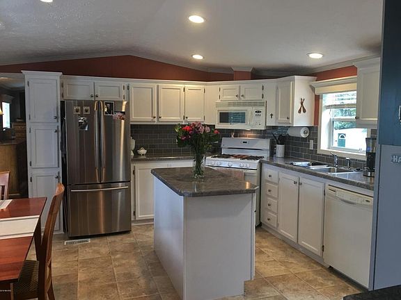 4th image of 3856 Wood Ave