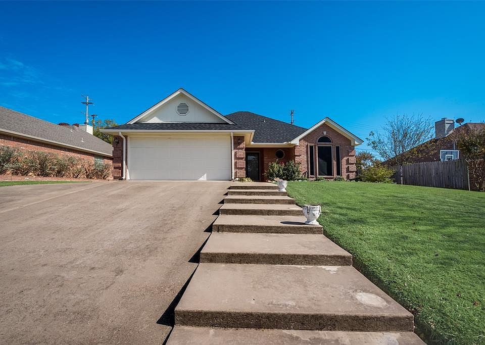 1st image of 1205 Westbriar Dr