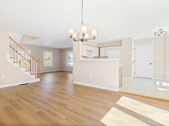 4th image of 4 Lilacwood Cir