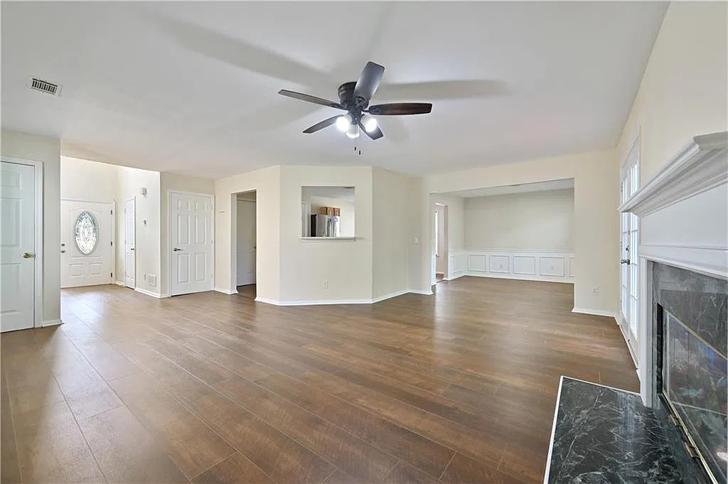 3 bed, 2200 sqft, $2,100 — Photo 4
