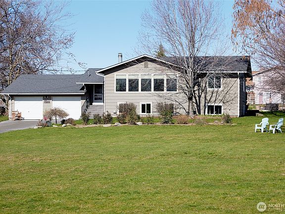 2nd image of 371 hill Road