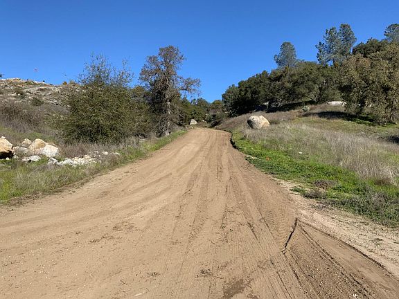 3rd image of 1 Country Oak Ln
