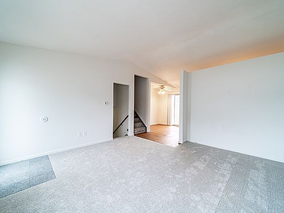 4th image of 607 Canterbury Ct