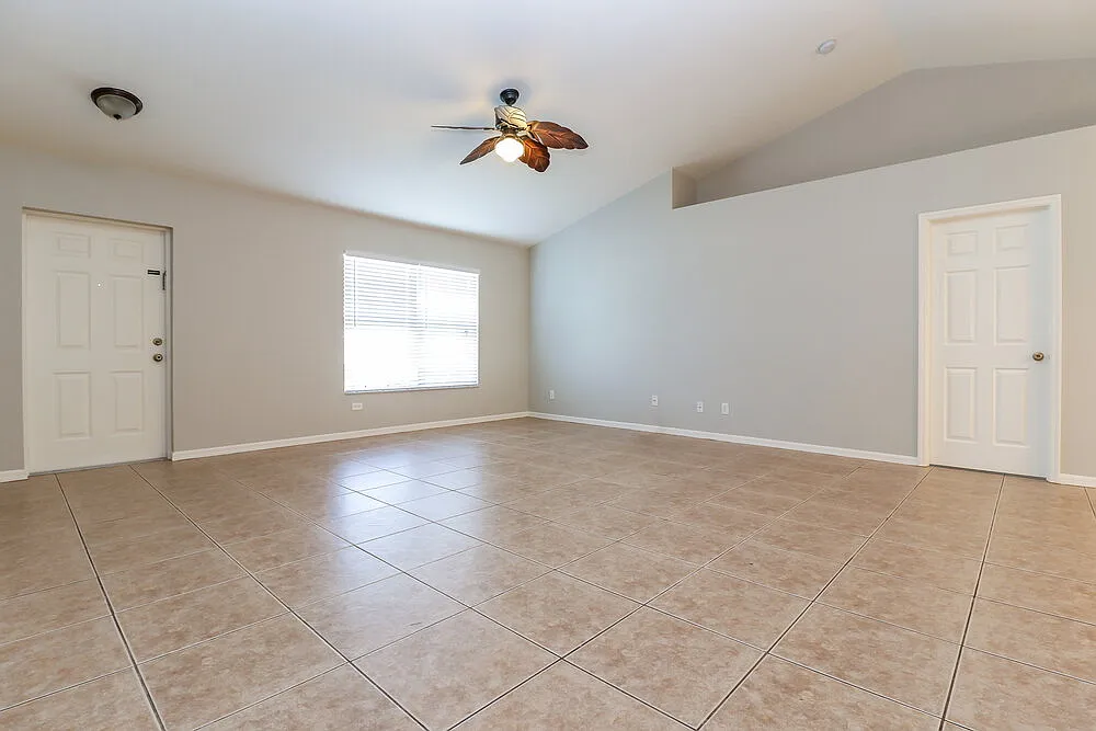 3 bed, 2.0 bath, 1479 sqft, $2,025 — Photo 2