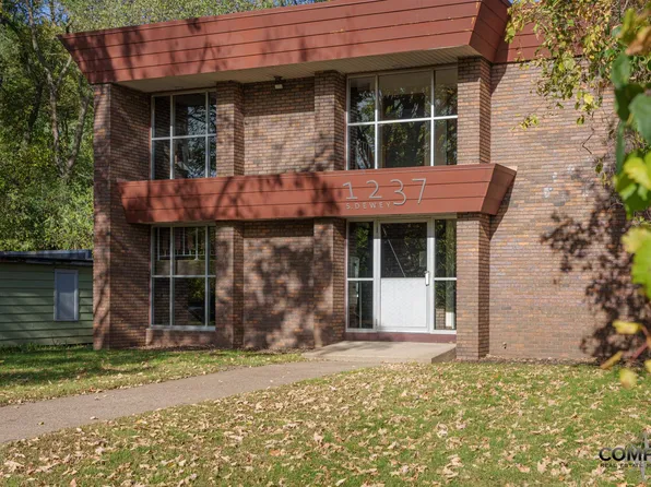 Charming And Conveniently Located Apartments, 1237 S Dewey St #211, Eau Claire, WI 54701