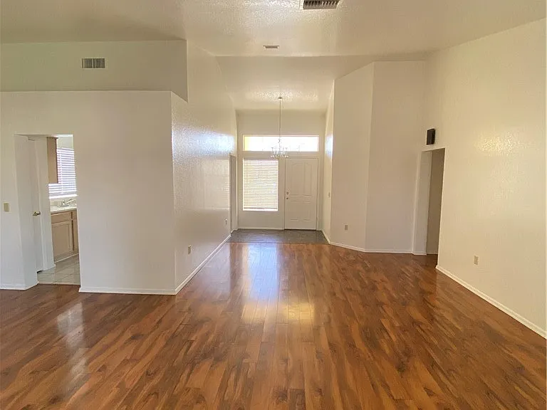 9012 Starmount Dr — Photo 3