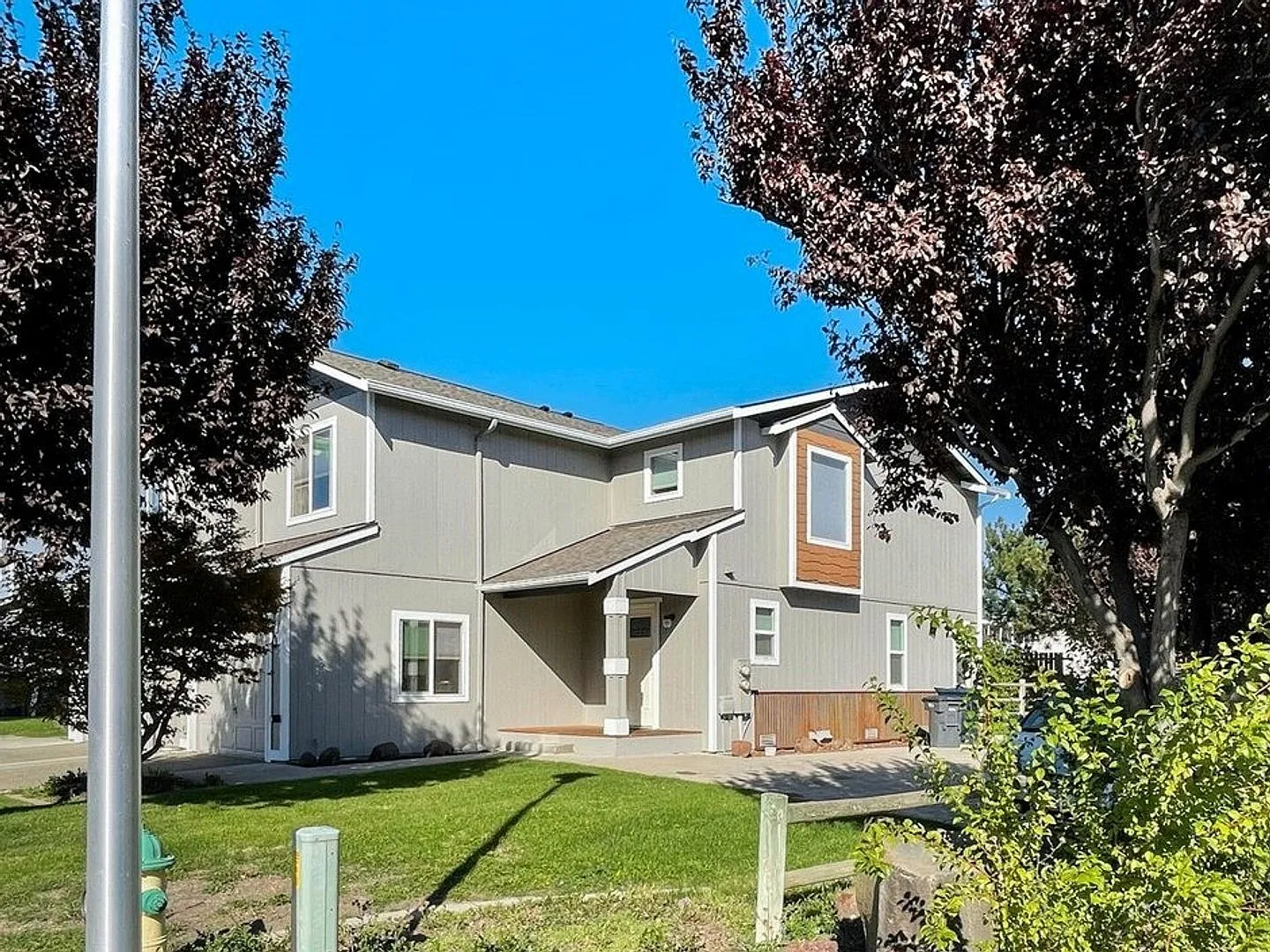 Updated Townhouse in Ellenbsurg — Photo 4