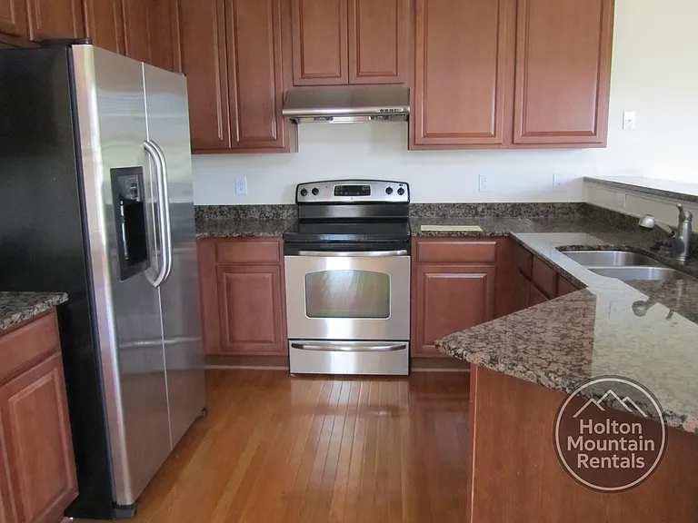 194-3B Azor Ct — Photo 4