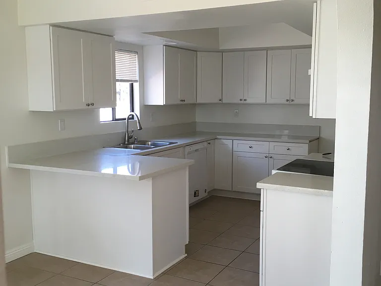 6805-07 El Fuerte St — Photo 2