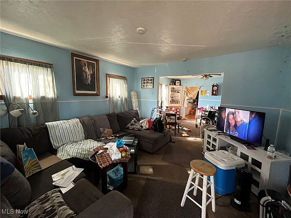 4th image of 16701 Raymond St