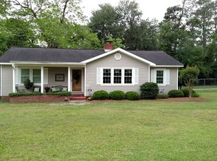 1630 Rainbow Dr, Waycross, GA 31501
