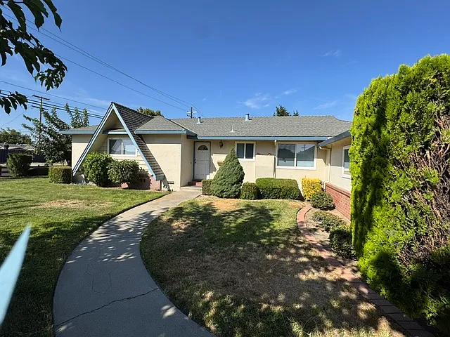 3 bed, 1419 sqft, $2,500 — Photo 1