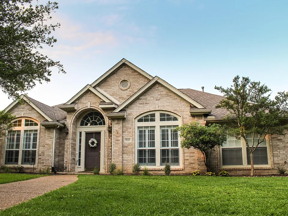 7247 Brennans Dr