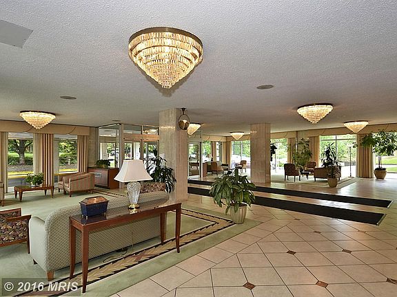 2nd image of 10201 Grosvenor Pl APT 609