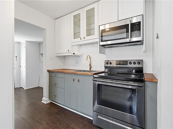 4th image of 231 Lenox Ave
