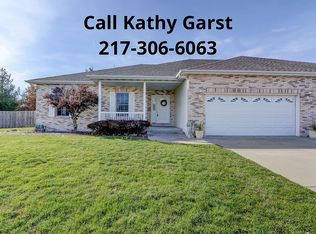 628 Burberry Ln, Rochester, IL 62563