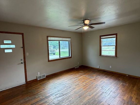 5th image of 14590 Riley St