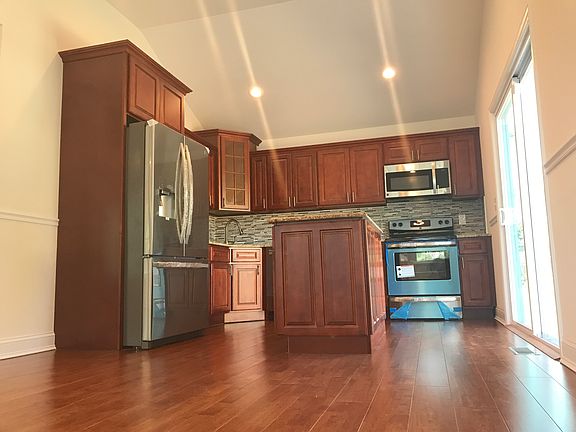4th image of 8 Meadow Dr
