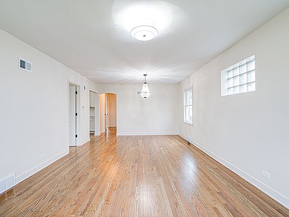 5th image of 458 Rice Ave