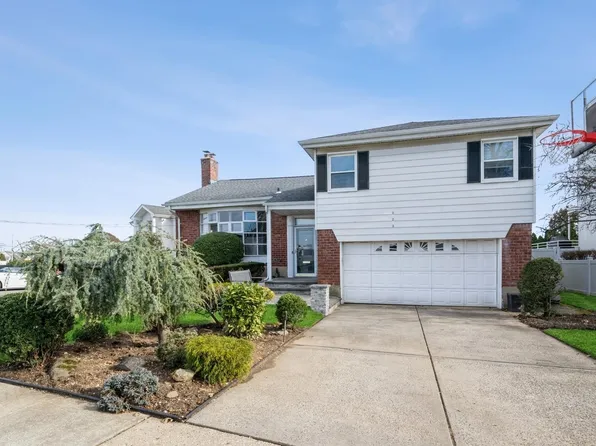 223 Guildford Court, West Hempstead, NY 11552