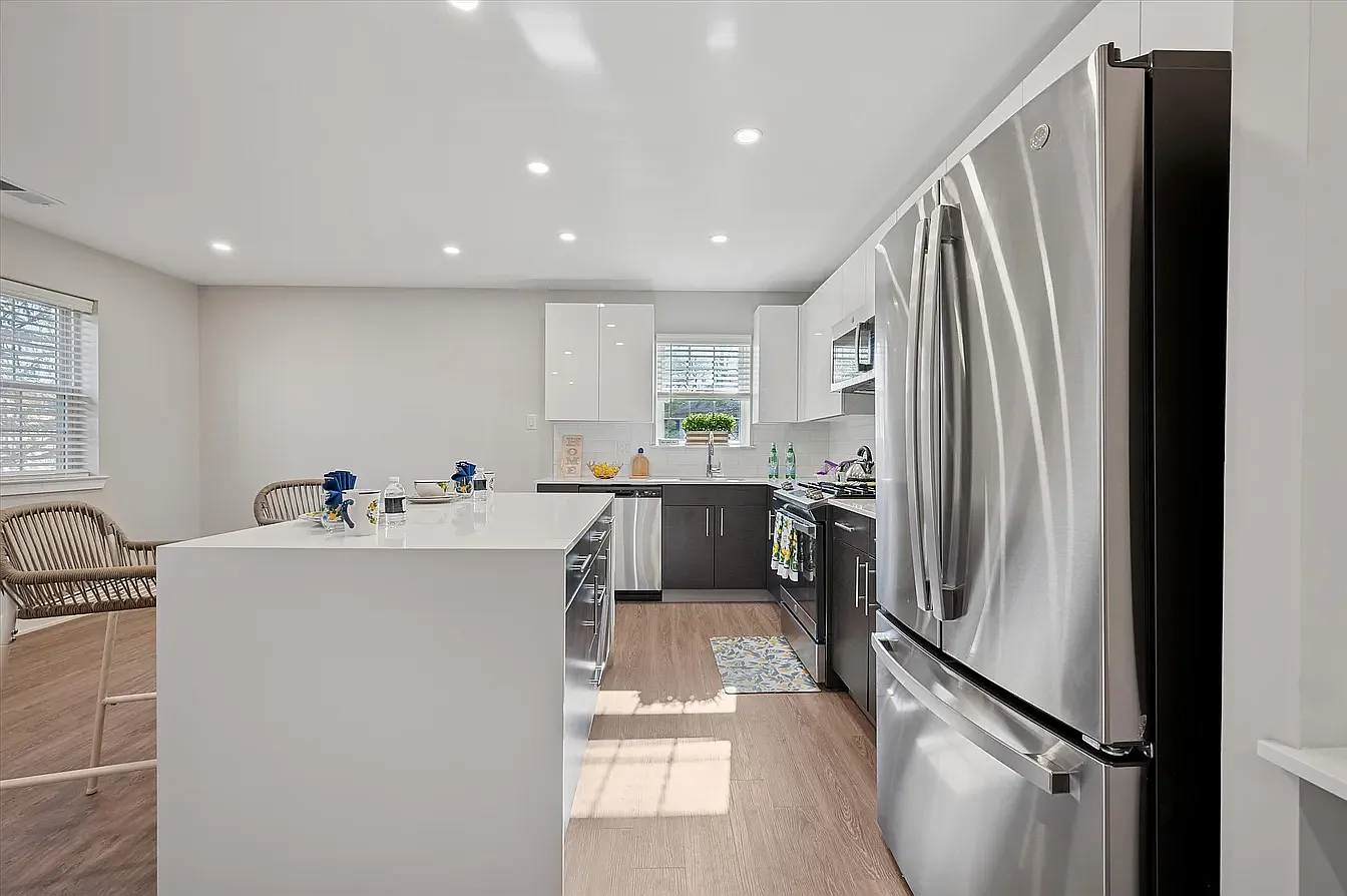 2 bed, 1300 sqft, $2,599 — Photo 1