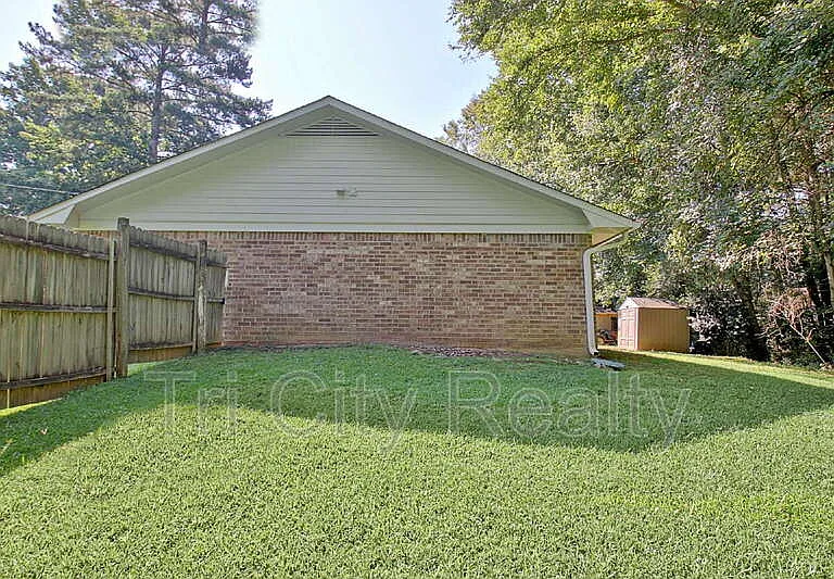 150 Chase Ct — Photo 43