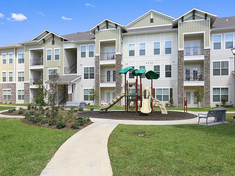 Creekside Crossing Apartments — Photo 13