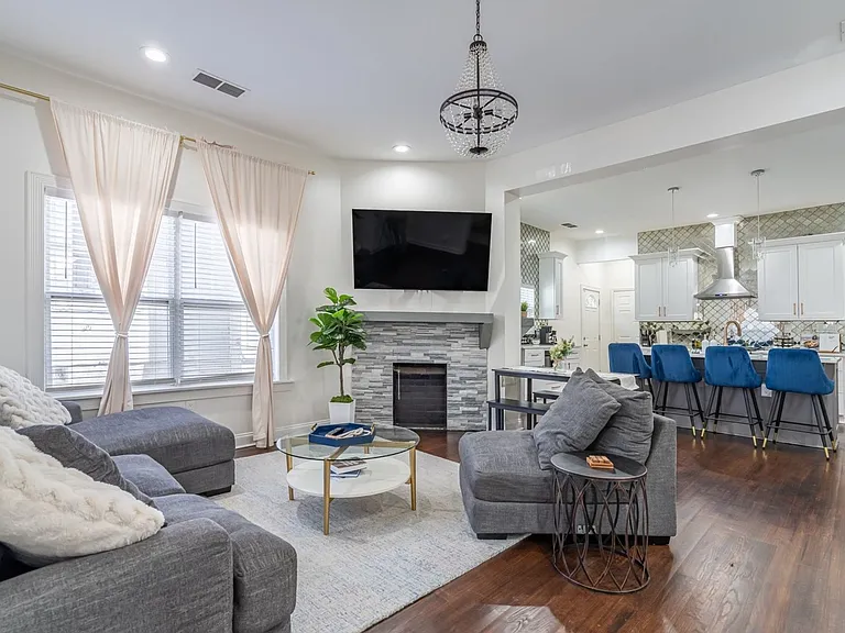 1530 Rogers Ave SW — Photo 3