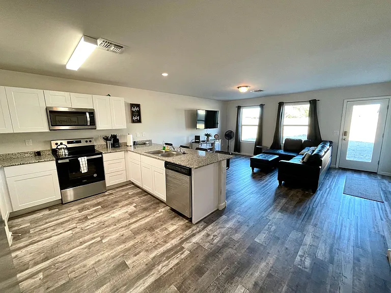 564 Holly St — Photo 4
