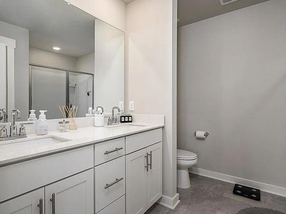 3rd image of 2214 Hospitality Ln