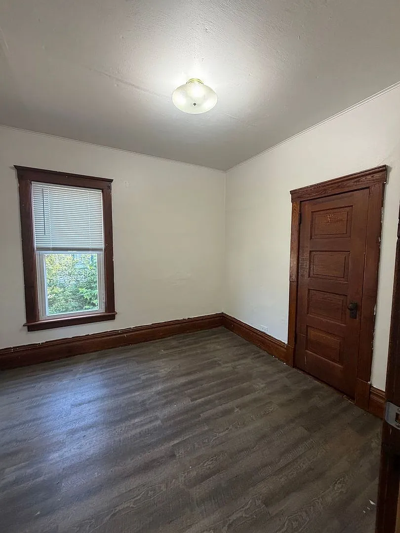 3 Bedroom 1 Bathroom Single Family Home — Photo 3