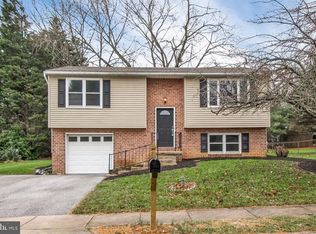 3375 Taunton Dr, York, PA 17402
