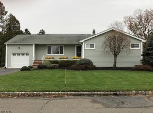 8 Vine St, Fairfield, NJ 07004