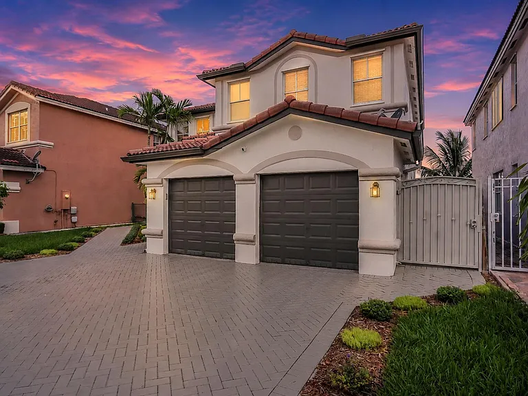 15487 SW 23rd Ln — Photo 2