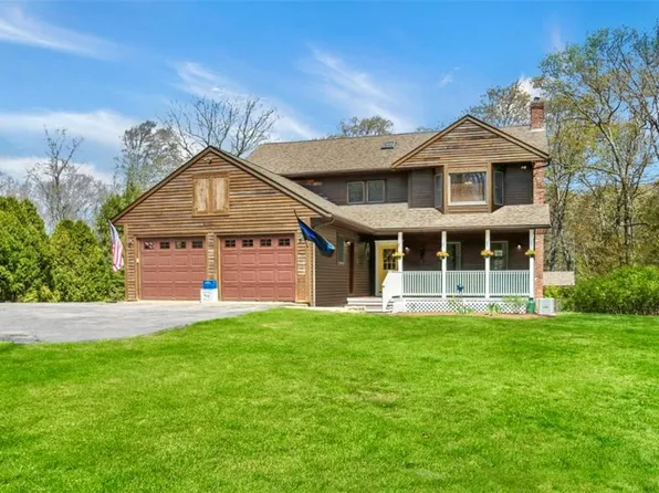 2 Overlook Dr, Ashaway, RI 02804