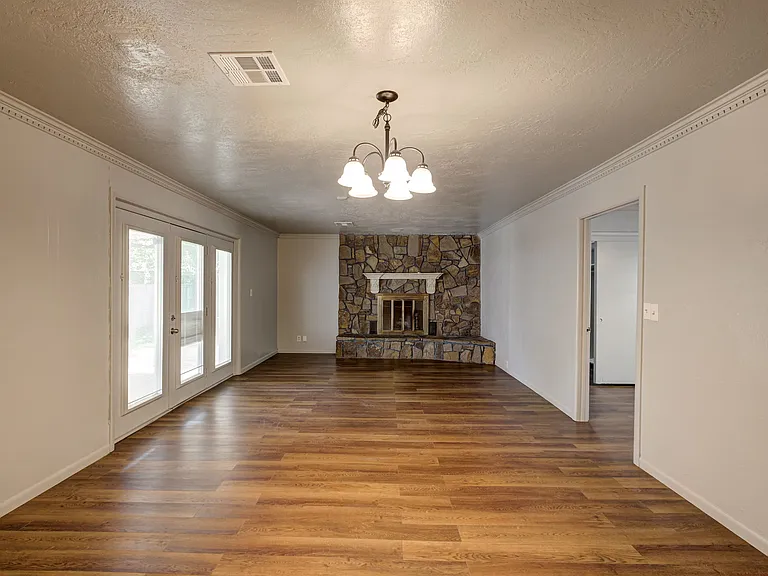910 Garver St — Photo 15