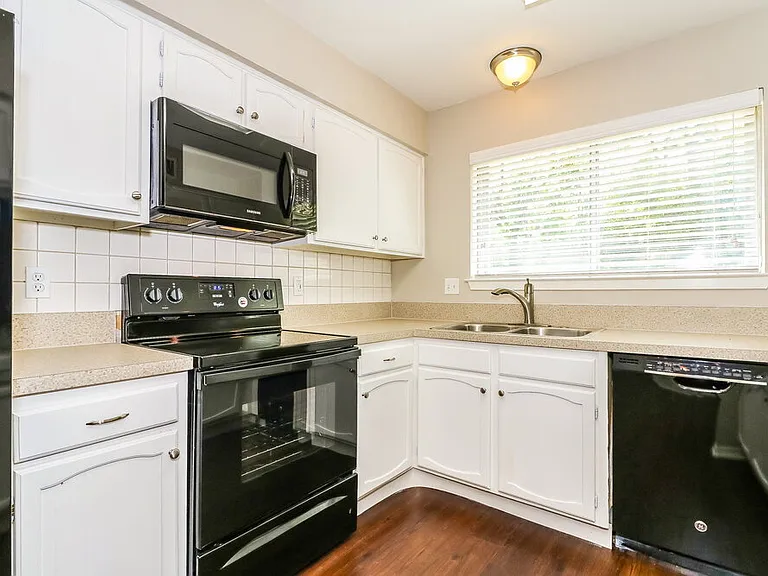 1113 Heiden Ct — Photo 7