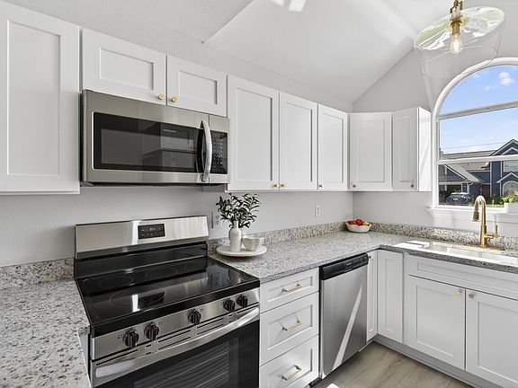 5th image of 468 Sandy Ridge Cir