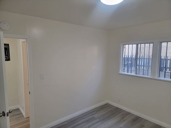 4th image of 11928 Willowbrook Ave #11928