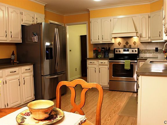 3rd image of 13 Huckleberry Ln