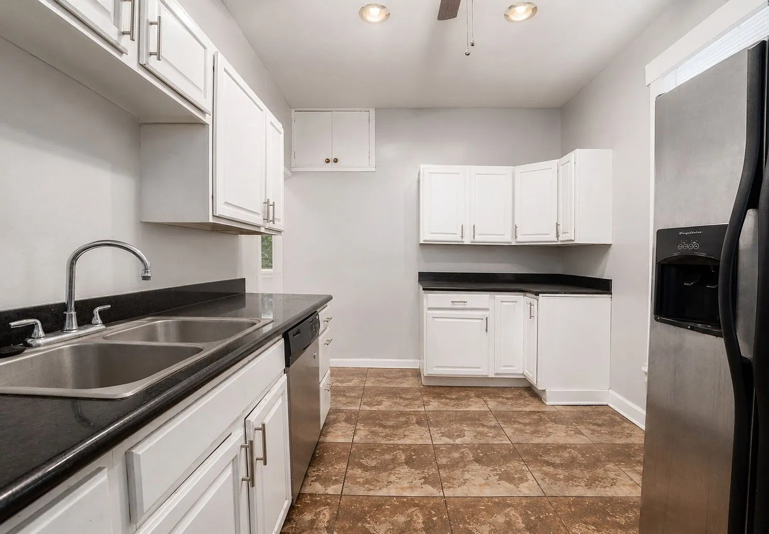 7 bed, 2.5 bath, $4,395 — Photo 4