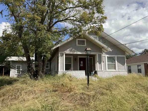 717 Dallas St, Pleasanton, TX 78064