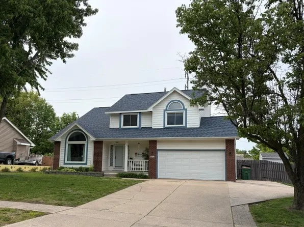 2723 Country Side Dr, West Des Moines, IA 50265