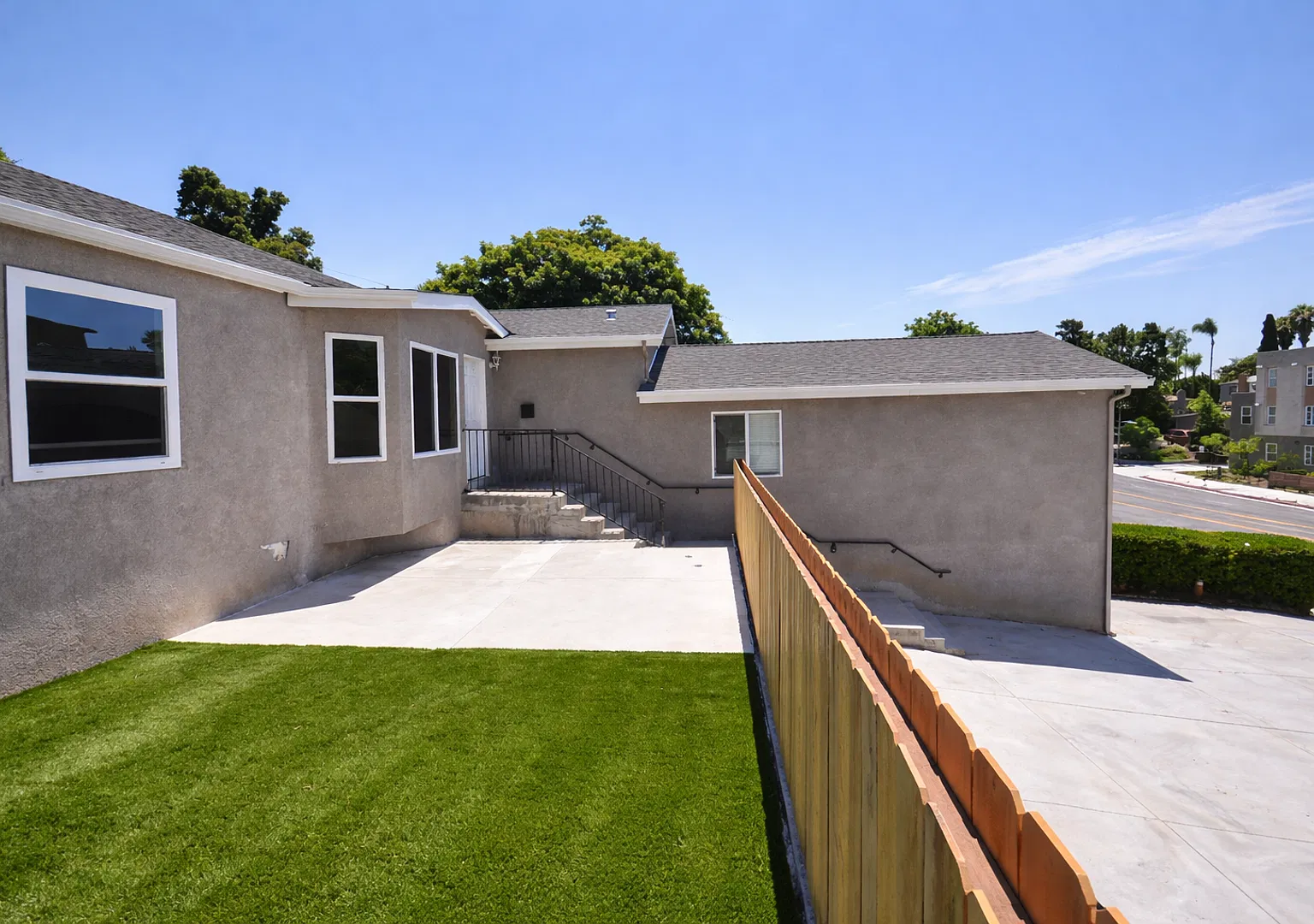 6BD/3BA on College Ave! — Photo 2