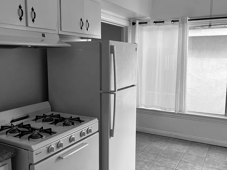 222 N Chevy Chase Dr #5 — Photo 6