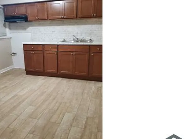 6728 S Clyde Ave, Chicago, IL 60649