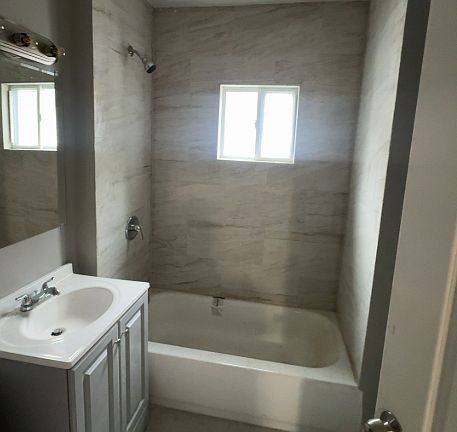 3rd image of 176-78 W Calthrop Ave W #1