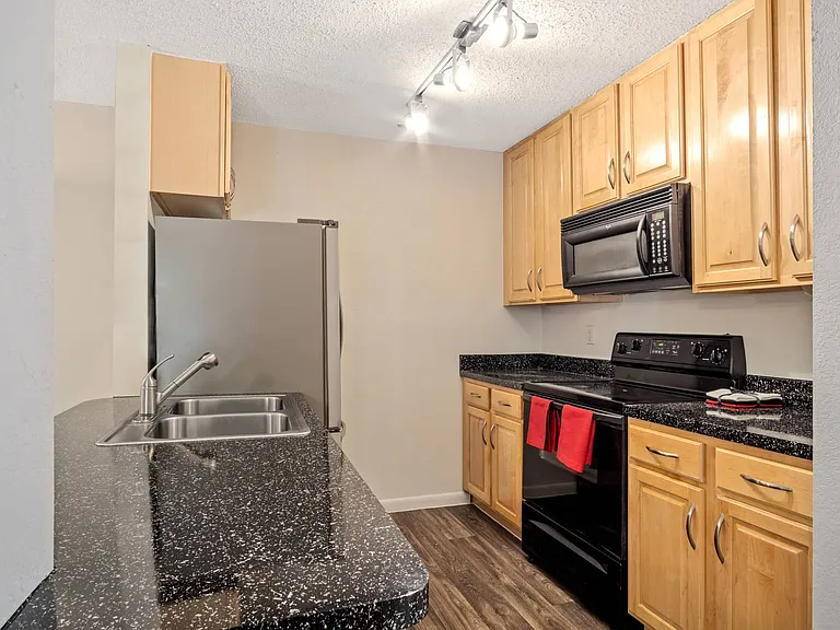 Altamira Place Apartment Homes — Photo 13