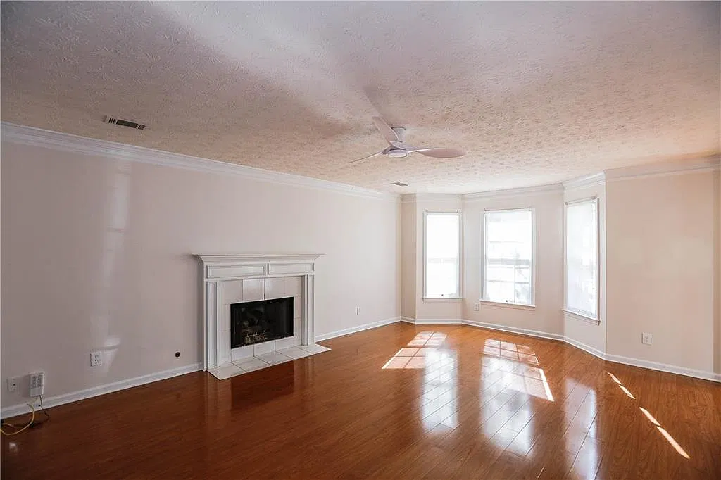 4 bed, 2.5 bath, 1770 sqft, $2,100 — Photo 2